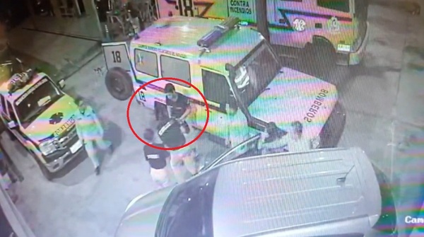 Niño se atragantó con chupetín y bomberos le salvan la vida - trece