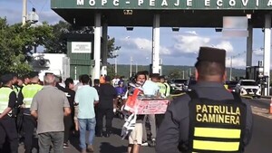 Protestaron en puesto de la Ecovía contra autopista elevada de Luque y “robo” del peaje
