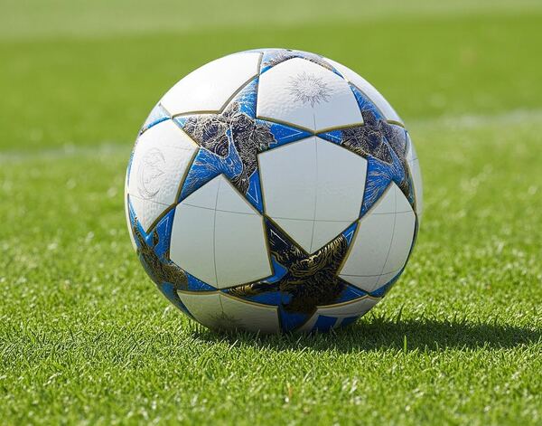 Adidas lanza balón del 25 aniversario de la Champions