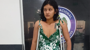 Joven con muleta fue pillada con cables robados