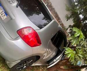 Mujer evita un presunto secuestro exprés al forcejear con delincuentes y chocar su vehículo  - ABC en el Este - ABC Color