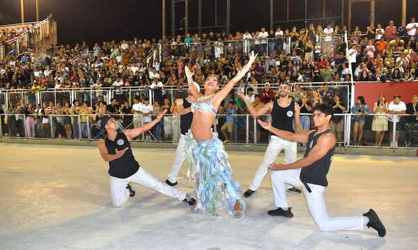 Carnaval Encarnaceno: miles de personas disfrutaron del ensayo de la gran fiesta - Viajes - ABC Color