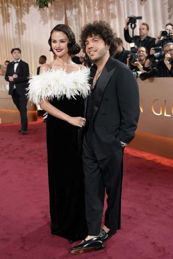 De Selena Gómez y Benny Blanco a George y Amal Clooney, las 10 parejas más enamoradas en los Globos de Oro - Gente - ABC Color