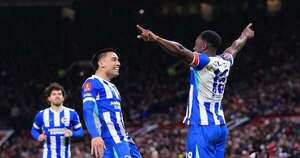 La Nación / Con Gómez, Brighton eliminó a Manchester U.