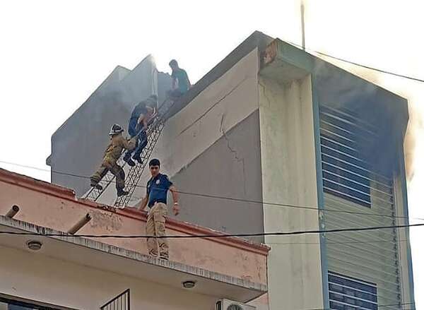 AUDIO: Cuando la improvisación salva vidas: capitán de bomberos explica rescate con estructura de hierro - A La Gran 7-30 - ABC Color