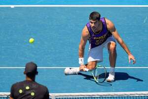 Alcaraz entrena en Australia con la camiseta de Lebron James - Tenis - ABC Color