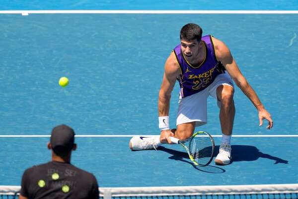 Alcaraz entrena en Australia con la camiseta de Lebron James - Tenis - ABC Color