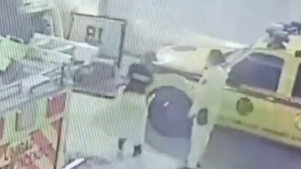 Con maniobra de Heimlich, bombera salva a niño de 4 años que se atragantó con chupetín