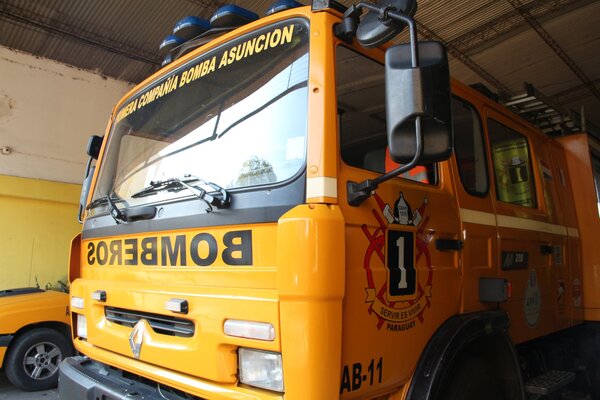 Video: rápida acción de bomberos salva a niño de 4 años de asfixia por chupetín en Limpio