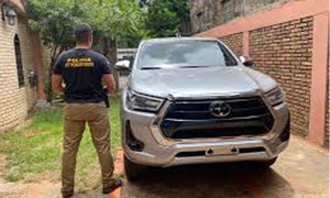 Control de rutina en Villarrica termina con la recuperación de una camioneta robada en Brasil - OviedoPress