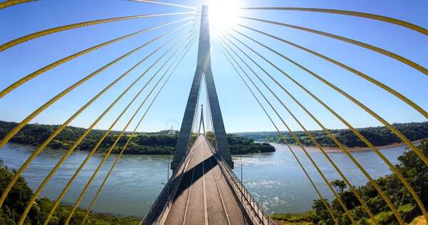 La Nación / Ómnibus de turismo ya no cruzarán el PIA, lo harán por el Puente de la Integración