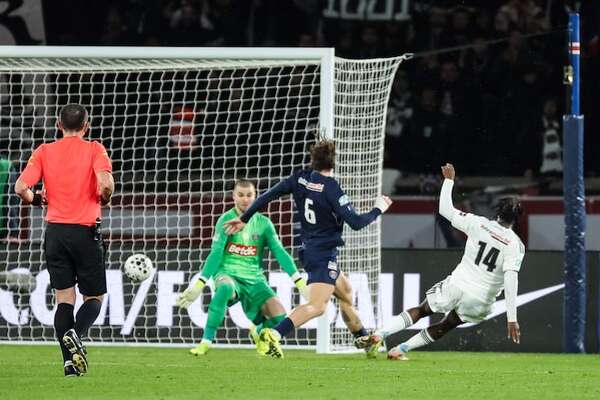 El PSG se despide de la Copa al caer en el nuevo derbi ante el París FC  - Fútbol Internacional - ABC Color