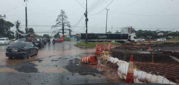 AUDIO: Se puso en marcha el desvío del cruce en la zona de obras del viaducto en la ruta PY02 por 60 días - Periodísticamente - ABC Color
