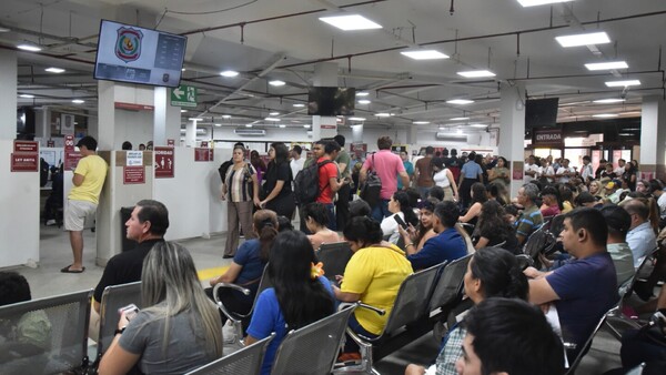 Agilizan atención en Identificaciones con pagos por POS y QR