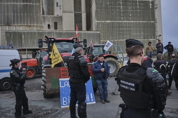 Agricultores en París: Protestas por acuerdo con Mercosur