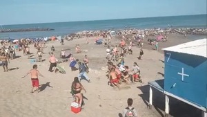 Ola gigante deja un fallecido y 35 heridos en Argentina | Unicanal