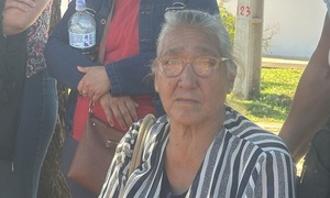 Abuela que crió a Osvaldo Rodrigo Torres volvió al lugar del hecho y pidió justicia - OviedoPress