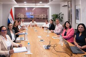 Peña evaluó con el MEC el avance de la entrega de kits escolares y obras en infraestructura educativa