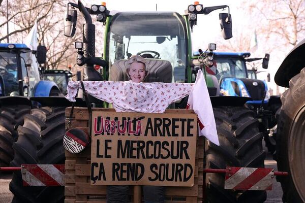Tractorada en París para reclamar medidas de urgencia y cambios con Mercosur a Bruselas - Mundo - ABC Color