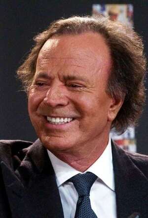 Julio Iglesias es acusado por acoso y agresión sexual - Gente - ABC Color