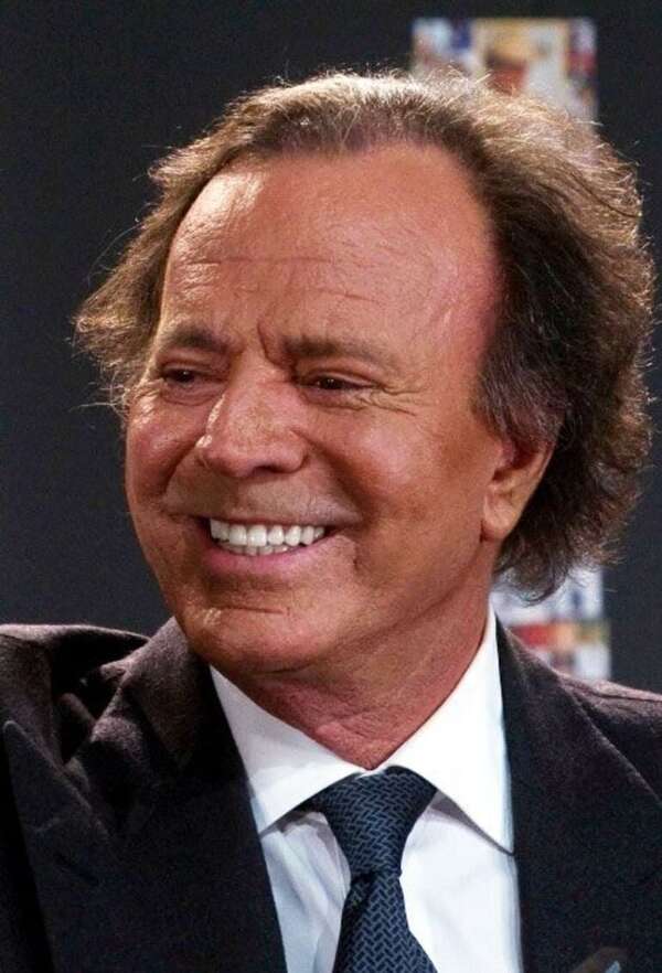 Julio Iglesias es acusado por acoso y agresión sexual - Gente - ABC Color