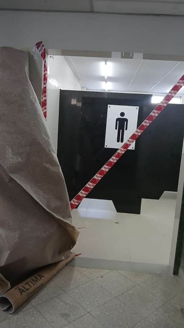 IPS apunta a sobreúso y mal uso por problemas en los baños del Hospital Central - Nacionales - ABC Color