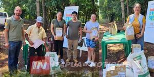 MUNICIPALIDAD DE HOHENAU ENTREGA CAL AGRÍCOLA Y SEMILLAS A PRODUCTORES