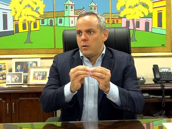 Contralor publica lujoso libro de autobombo y no aclara cómo se financió - Política - ABC Color