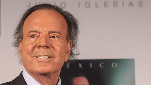 La Fiscalía de la Audiencia Nacional española investiga una denuncia contra Julio Iglesias