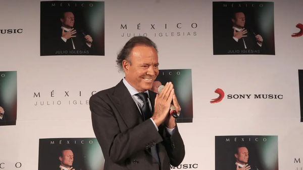 Dos ex empleadas denuncian agresiones sexuales de Julio Iglesias, según medios en español