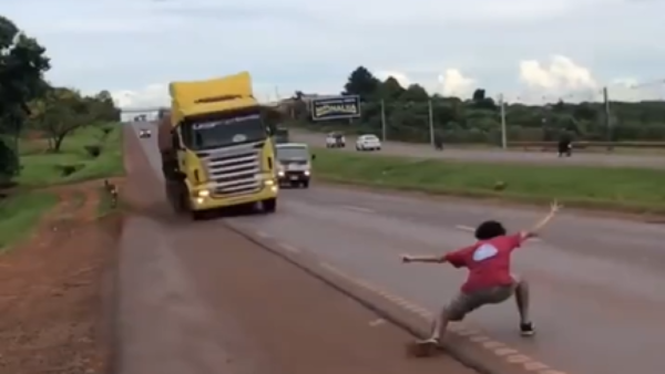 Adolescencia, redes sociales y retos virales: una combinación de alto riesgo