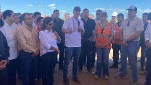 Peña anuncia firma de contrato con empresa que va a reparar la ruta PY08 - Política - ABC Color