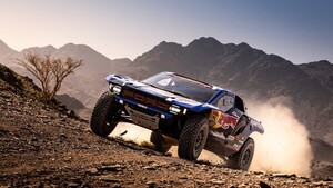 Nani Roma y Carlos Sainz dan el golpe en la novena etapa del Dakar