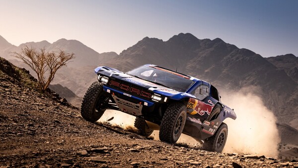 Nani Roma y Carlos Sainz dan el golpe en la novena etapa del Dakar