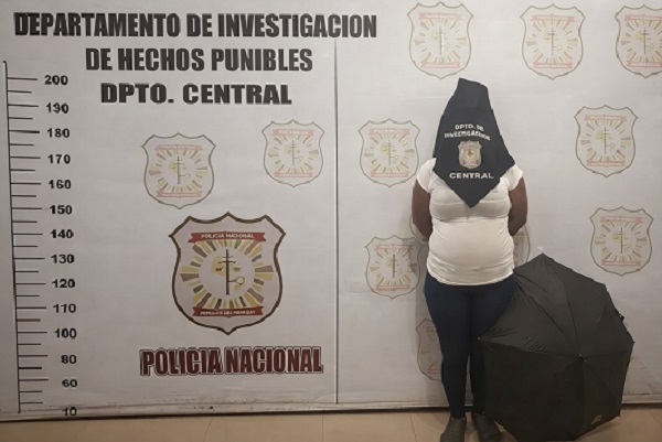 Detienen en Luque a la conocida “dama del paraguas” por varios robos en viviendas