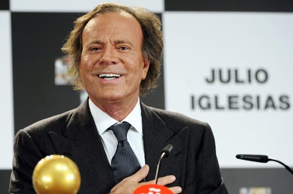 Escándalo: Julio Iglesias enfrenta denuncias de abuso