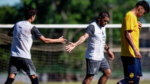 Olimpia dominó en sus amistosos ante Sportivo Trinidense