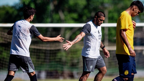 Olimpia dominó en sus amistosos ante Sportivo Trinidense
