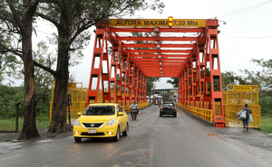 Peña impulsa un nuevo cruce sobre el Pilcomayo y acelera planes de integración con Argentina