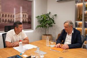 Kronospan pone la mirada en Paraguay y fortalece al sector forestal como motor de desarrollo