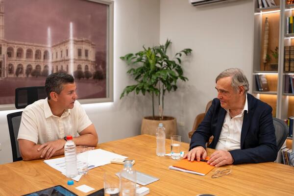 Kronospan pone la mirada en Paraguay y fortalece al sector forestal como motor de desarrollo