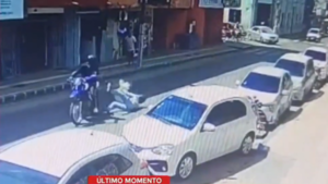 Apedrean a motochorro tras asalto a joyería en Luque