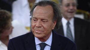 Acusan a Julio Iglesias de agresiones sexuales y explotación laboral en sus mansiones del Caribe