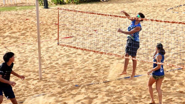 Las vacaciones se viven en las playas y piscinas de los clubes