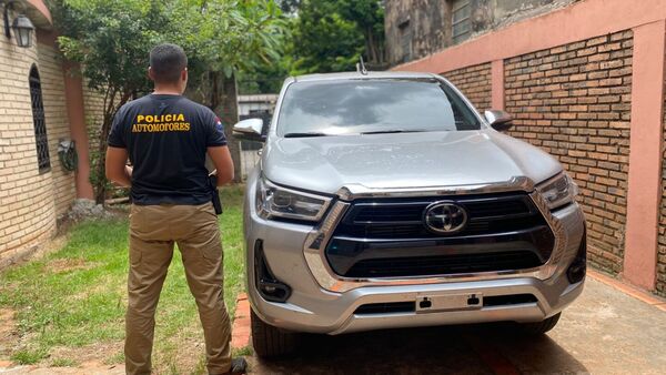Cae dirigente guaireño con una lujosa camioneta robada del Brasil