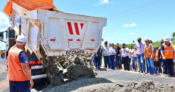 La Nación / El vertido de pavimento rígido marca un hito en rutas del país