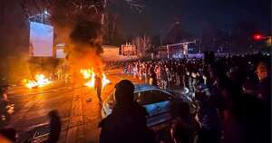 La Nación / Trump insta a mantener protestas