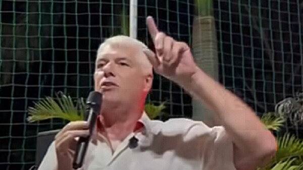 Wiens posteó sobre retorno al poder en la citada fecha histórica