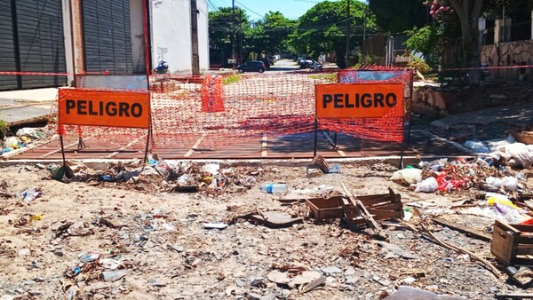 Obra parada en San Pablo: Vecinos viven entre escombros y agua servida