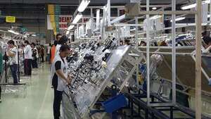 Casi la mitad de los  cotizantes del IPS ganan menos o igual al salario mínimo - Economía - ABC Color